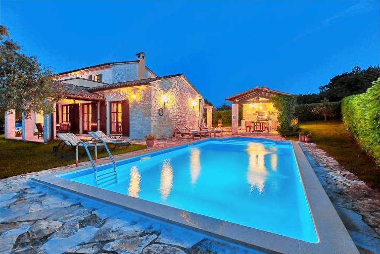 Villa Karojba