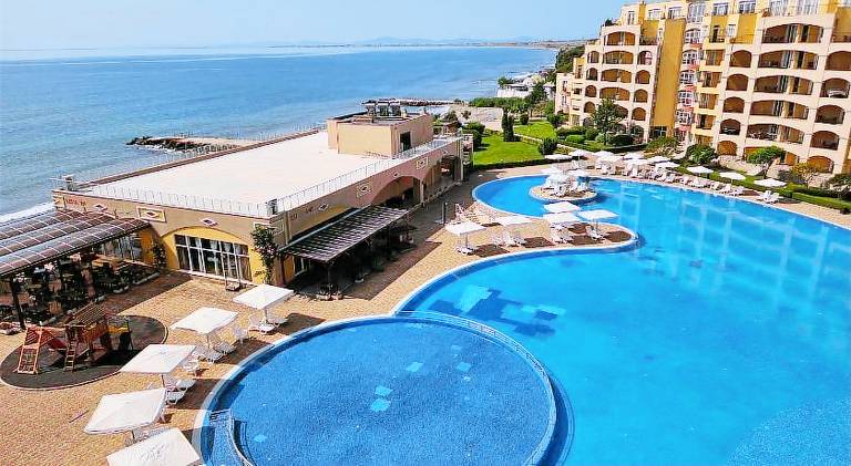 Holiday apartment with pool — photo 4