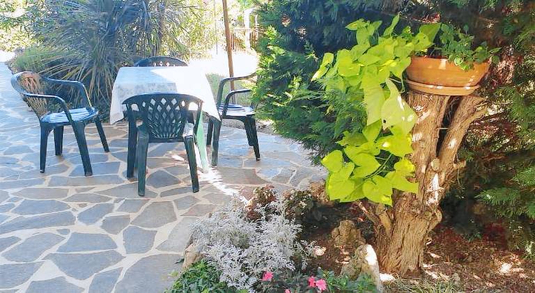 Holiday apartment with patio & garden in Izola