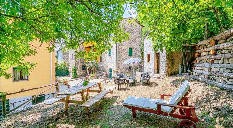 Nice vacation home with garden | Dogs allowed in Bagni di Lucca