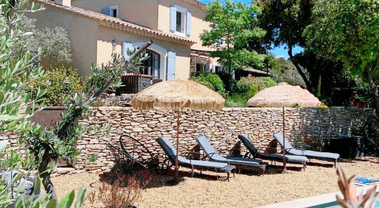 Villa with private pool, terrace & garden in L'Isle-sur-la-Sorgue