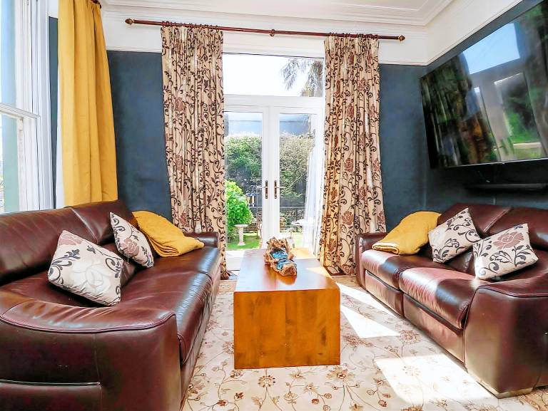 Family-oriented pleasant cottage with yard & barbecue | Beach view | Pets are welcome — photo 3