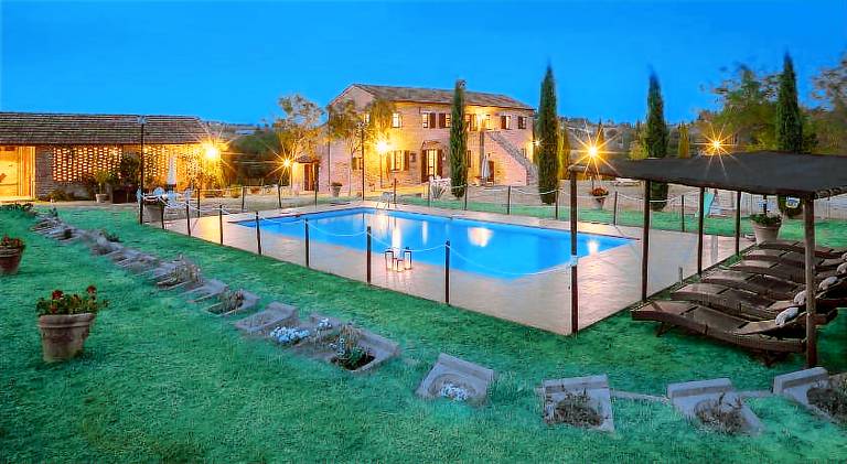 Farm with barbecue, garden & pool — photo 2