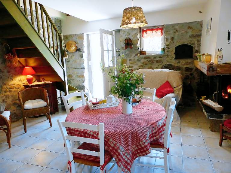 Gite with barbeque & yard — photo 4