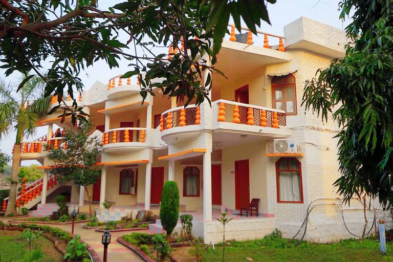 Hotel Shree Krishna Jungle Resort in Rajnagar