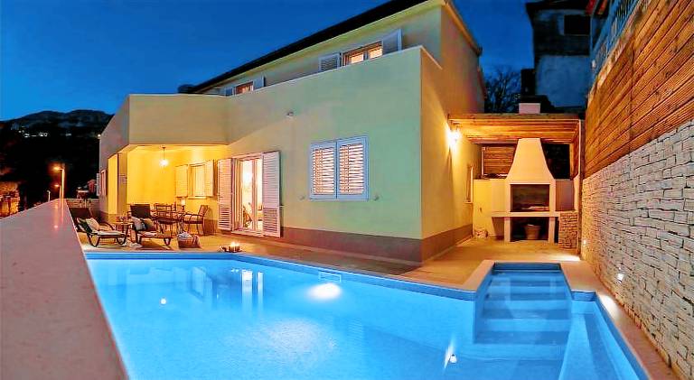 Villa with patio & pool — photo 3