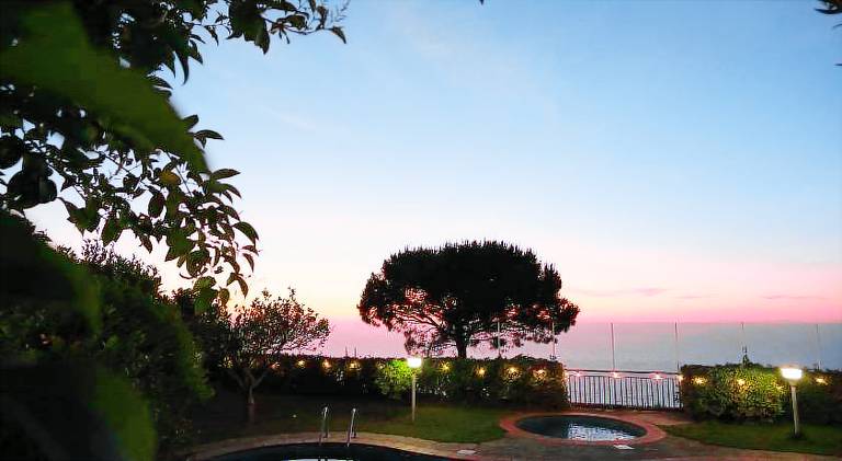 Rental apartment with garden, terrace & pool in Tropea