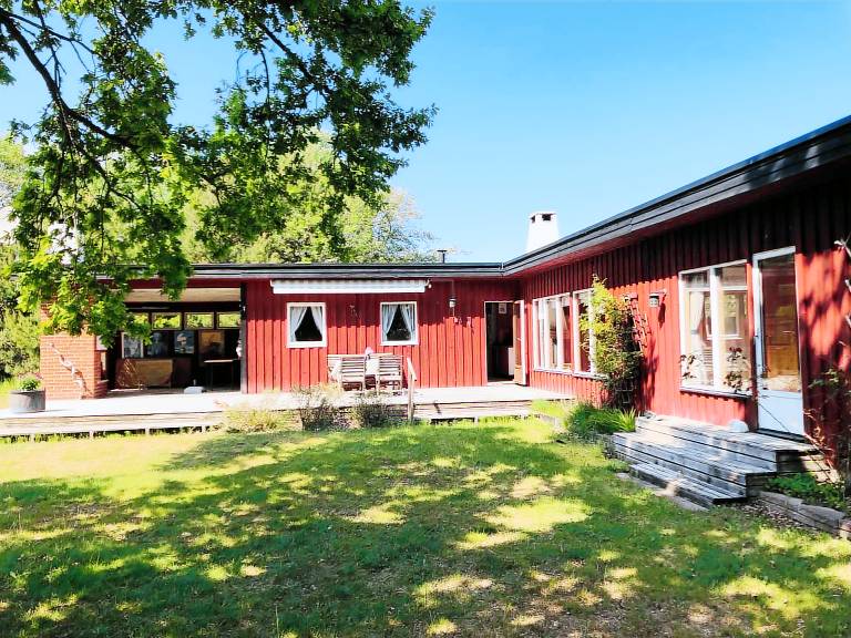 Pleasant vacation home with terrace, yard & sauna | Beach nearby | Pets allowed — photo 2