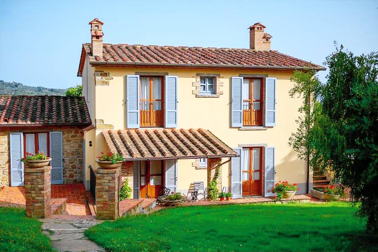 Family-oriented pleasant holiday apartment with barbeque & terrace | Pets are welcome in Bucine