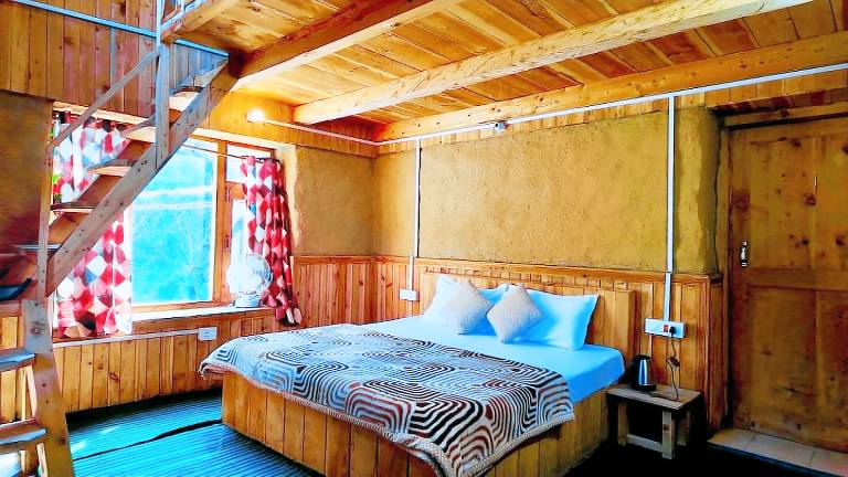 House with yard & barbecue | Water view | Suitable for remote work | Dogs allowed in Kullu