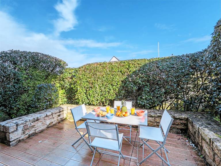 Holiday apartment with barbecue & patio — photo 5