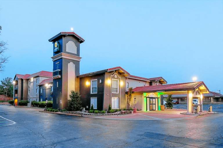 La Quinta Inn by Wyndham Kansas City Lenexa