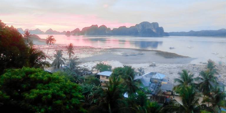 Lodge with yard & terrace in El Nido