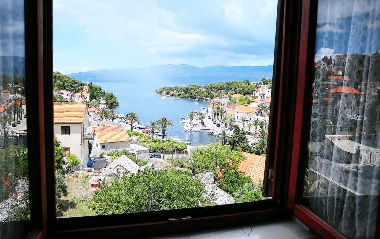 Ferienwohnung in Splitska für max. 5 Personen Ferienwohnung in Splitska für max. 5 Personen