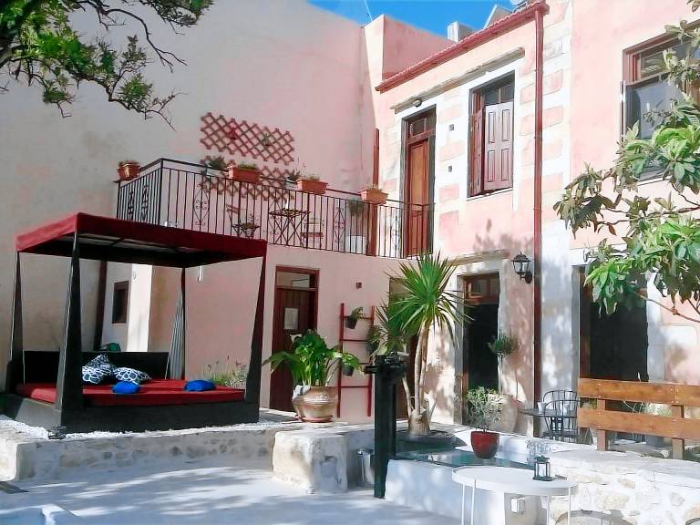 Fully equipped charming vacation home with grill, patio & yard | Next to the beach | Dogs allowed — photo 5