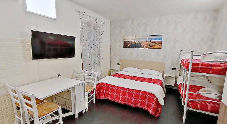 Apartment with 1 room for 4 persons — photo 2