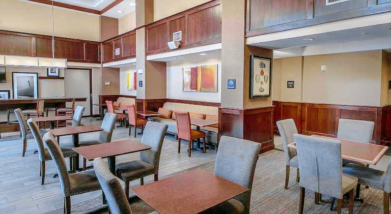 Hampton Inn & Suites Norfolk-Airport — photo 3