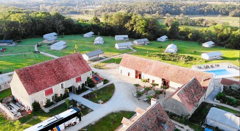 Wonderful chalet with terrace, yard & pool | Dogs allowed in Chateauroux