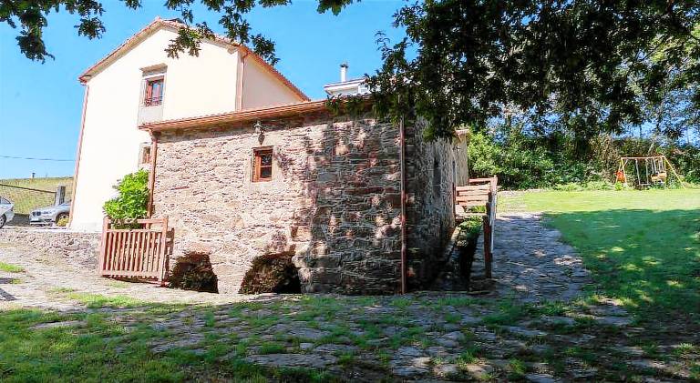 Vacation home with 4 rooms for 8 persons in Santiago de Compostela