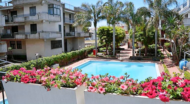 Rental apartment with pool in Mascali