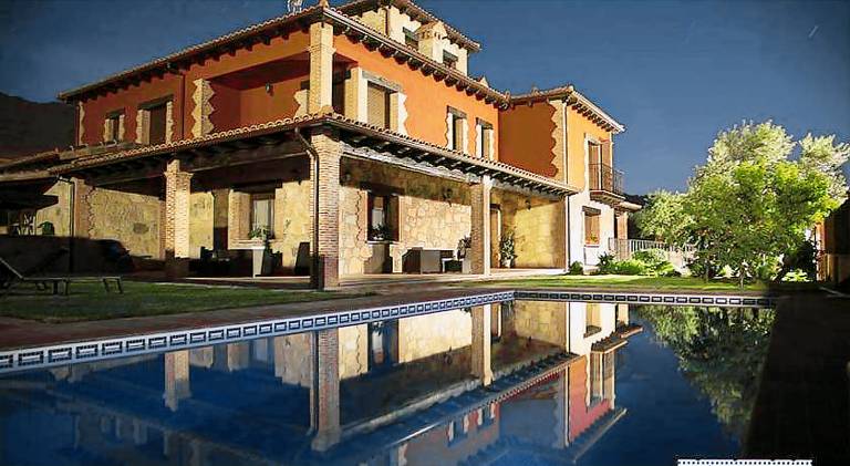 Wonderful vacation home with yard, terrace & pool | Suitable for remote work | Pets are welcome in Cáceres