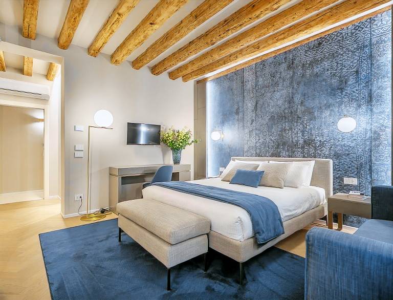 Fully equipped charming rental apartment with patio | Near Rialto Bridge | Dogs allowed — photo 2