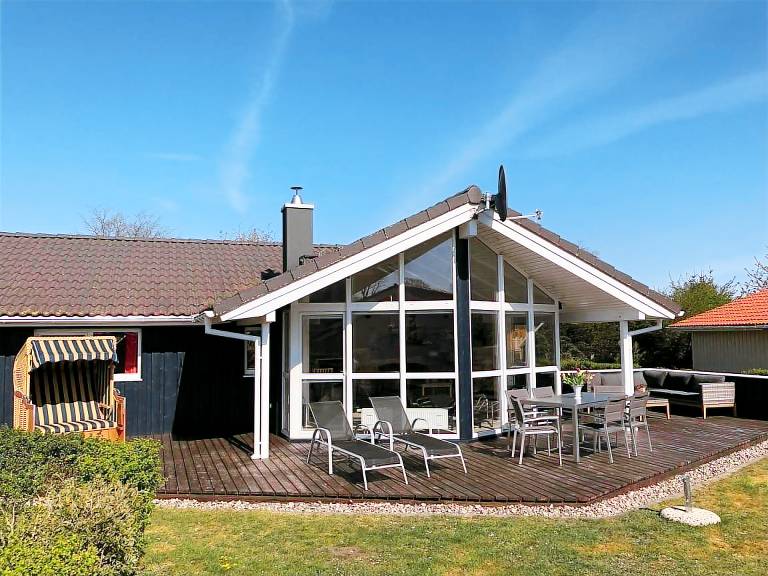 Ferienhaus "Dana" für 10 Personen und 4 Hunde. in Groemitz