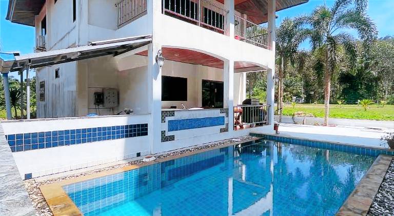 Villa with jacuzzi & pool in Krabi