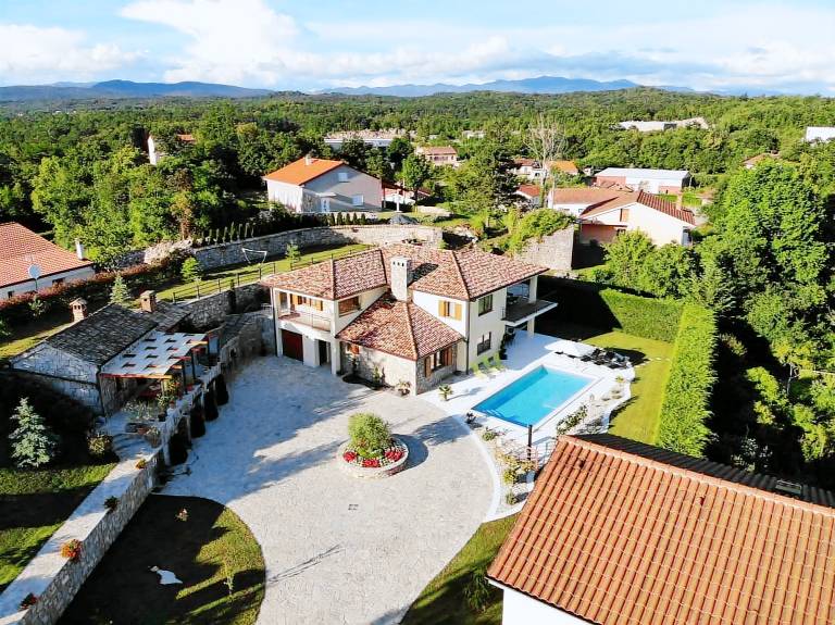 Vila  Mučići