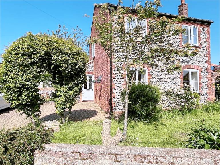 Cottage  Holt