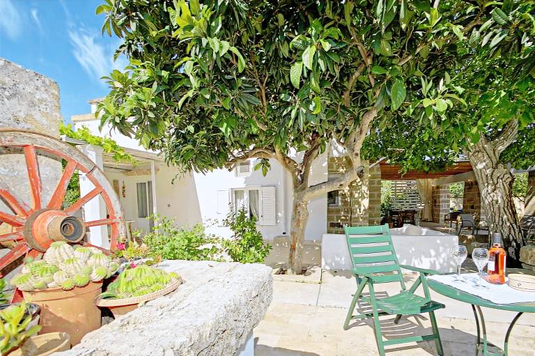 Late 19th-century Mediterranean house with pool in Alezio