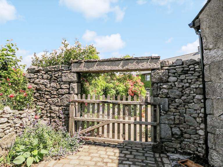 Child-friendly cottage with yard | Pets allowed — photo 3