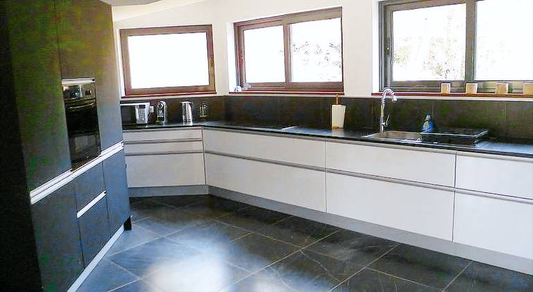 Fully equipped villa with barbecue, terrace & garden | Dogs allowed — photo 3
