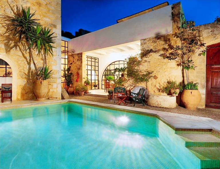 Villa with BBQ, terrace & yard — photo 3