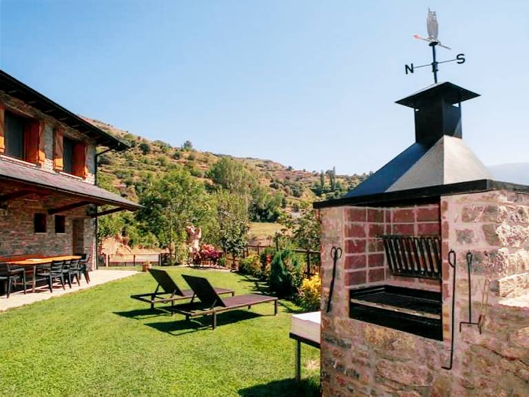 Villa with yard & barbecue — photo 4