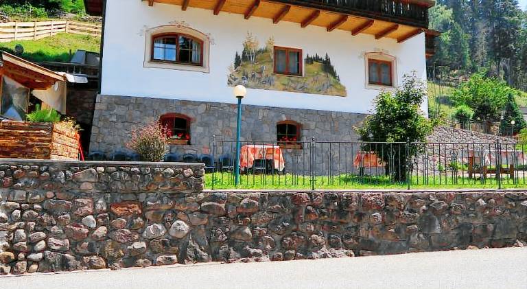 Albergo Garni' Laura in Baselga di Pine