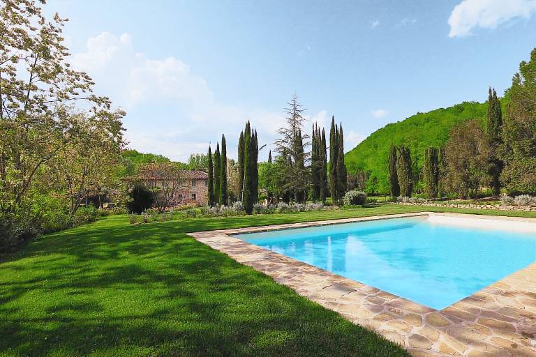 Family-friendly villa with barbecue, private pool & terrace | Pool view | Pets allowed — photo 4