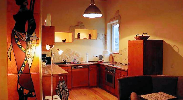 Apartment with hot tub — photo 3