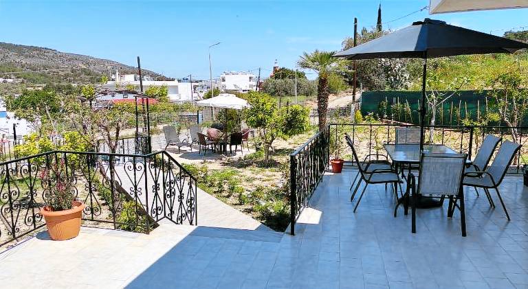 House with barbeque, garden & patio | Pet-friendly — photo 3