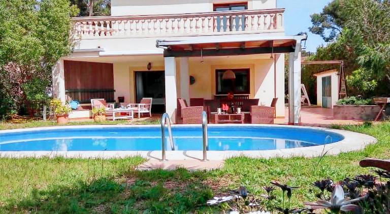 Vacation home with private pool, yard & grill in Capdepera