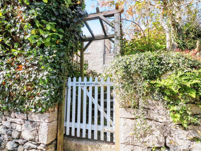 Child-friendly cottage with yard & terrace | Dogs allowed — photo 3