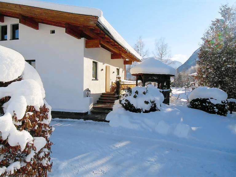 Apartment with terrace & garden | Garden view — photo 3