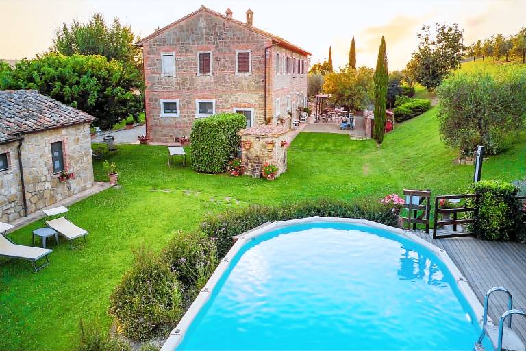 Villa with BBQ, yard & private pool — photo 2