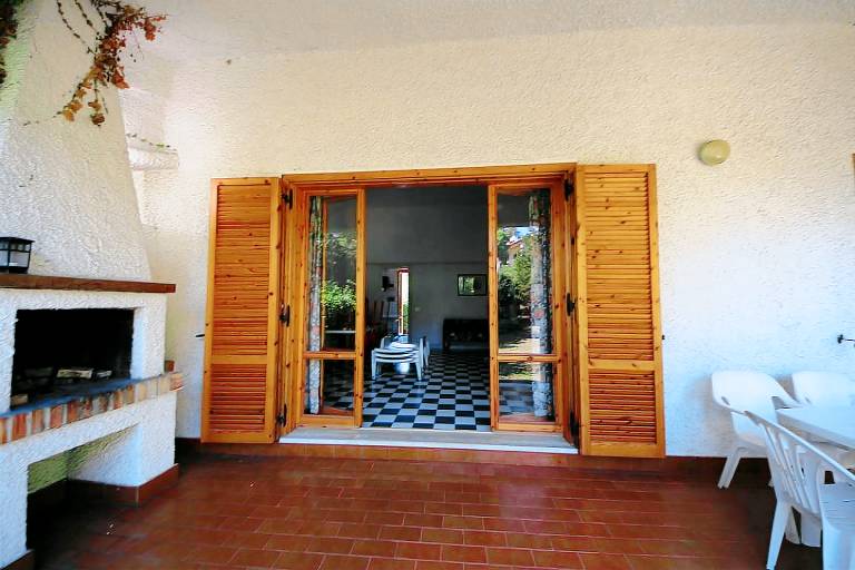 Villa with yard & barbeque — photo 4