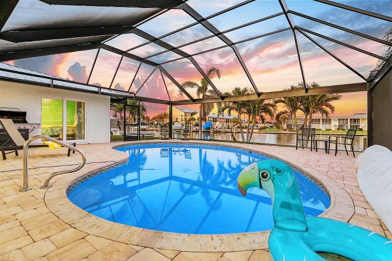 Family-friendly vacation home with barbeque & private pool | Pets allowed — photo 2