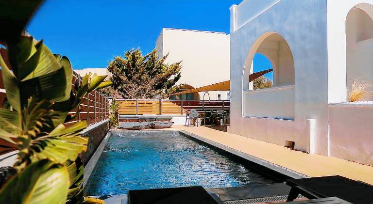 Fully equipped lovely villa with patio, barbecue & private pool | Beach nearby | Pets are welcome in Santorini
