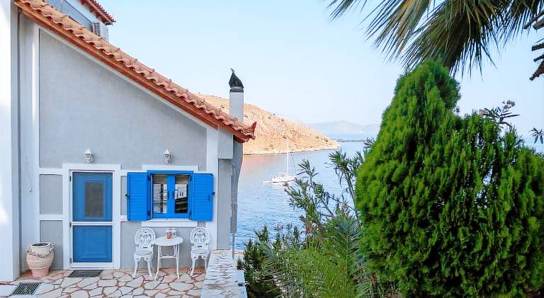 Villa with hot tub, garden & barbecue — photo 4
