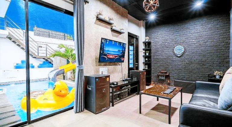 Villa with pool — photo 3
