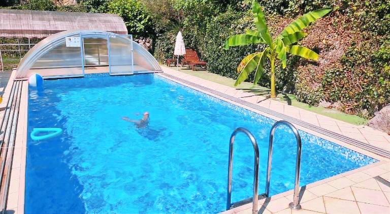 Spacious villa with hot tub & pool | Pets are welcome — photo 3