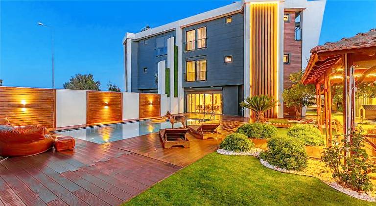 Villa with grill, patio & private pool in Serik